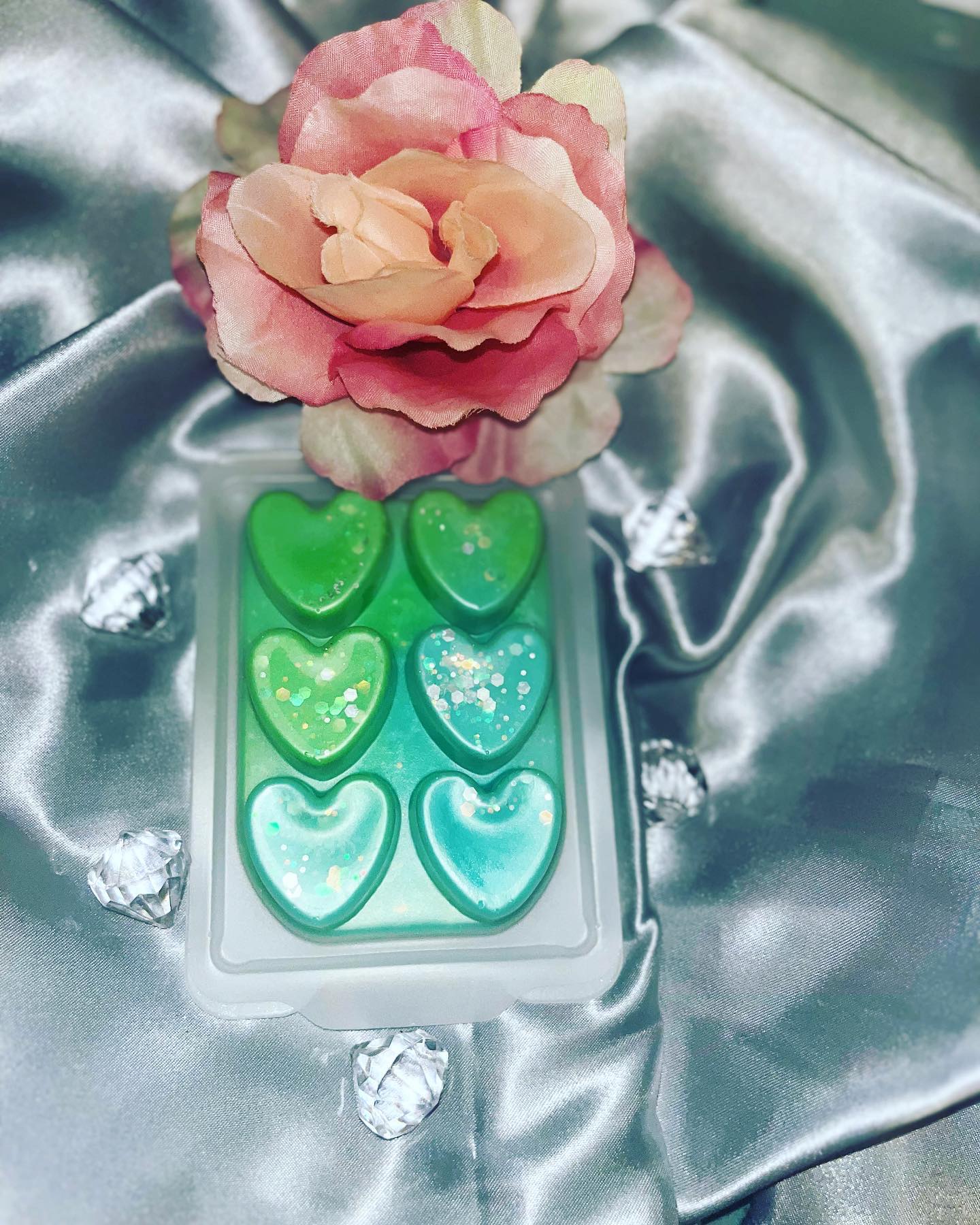 Frosted 6pc Heart Clamshell